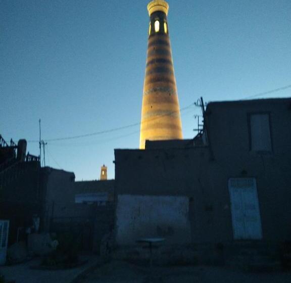 ペンション Guest House Art Postindoz