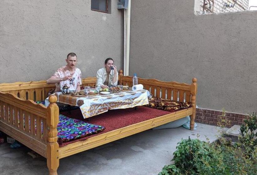 ペンション Guest House Art Postindoz