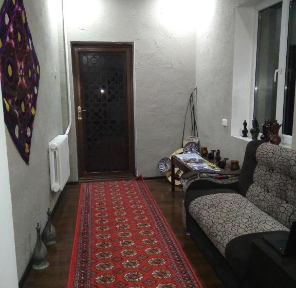 ペンション Guest House Art Postindoz