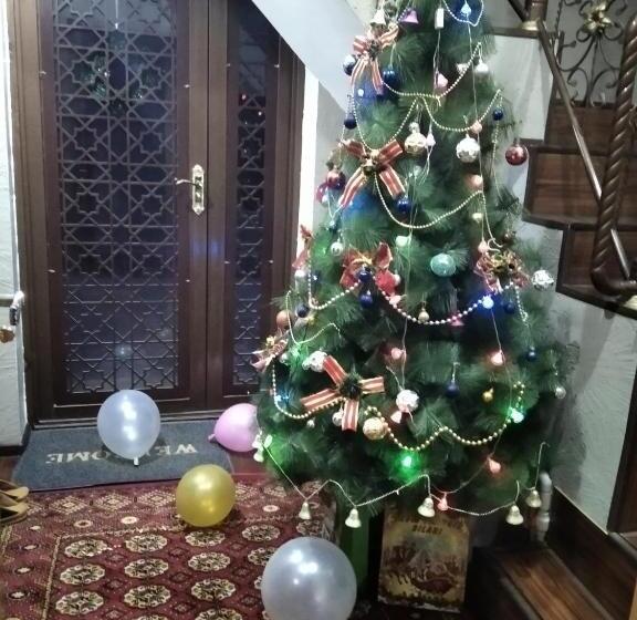 ペンション Guest House Art Postindoz