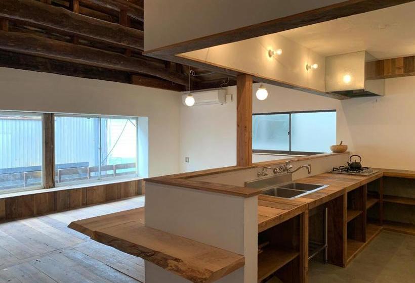 Общежитие ゲストハウス さんかくワサビ Guest House Sankaku Wasabi