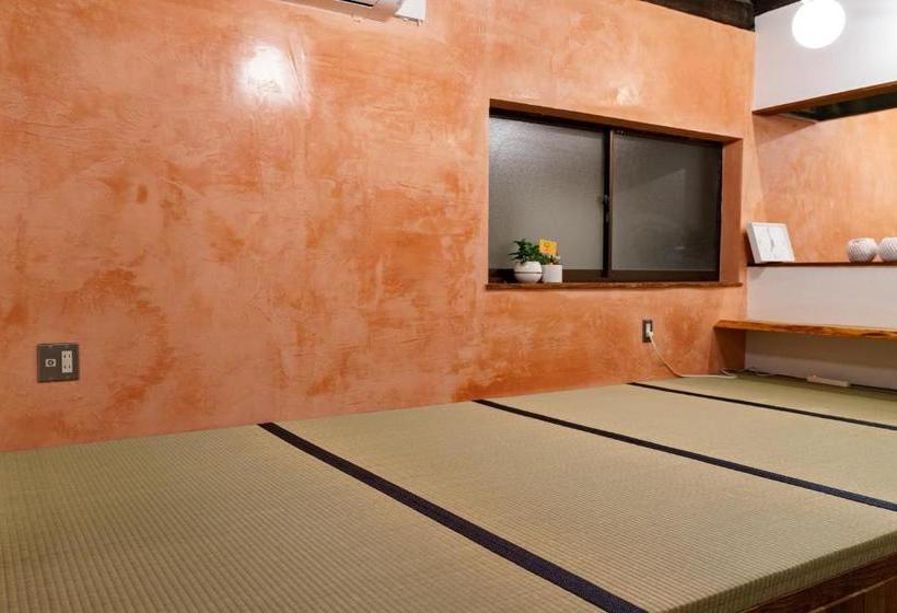 Общежитие ゲストハウス さんかくワサビ Guest House Sankaku Wasabi