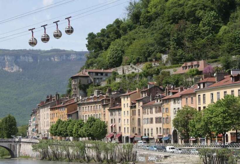 호스텔 Auberge De Jeunesse Hi Grenoble