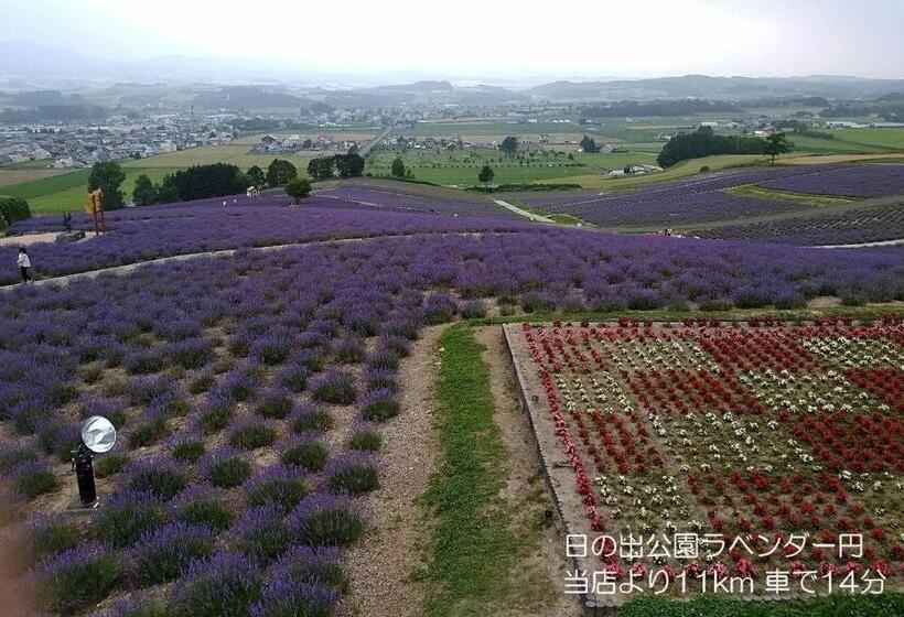 Bed and Breakfast カフェロッジ Touch Wood