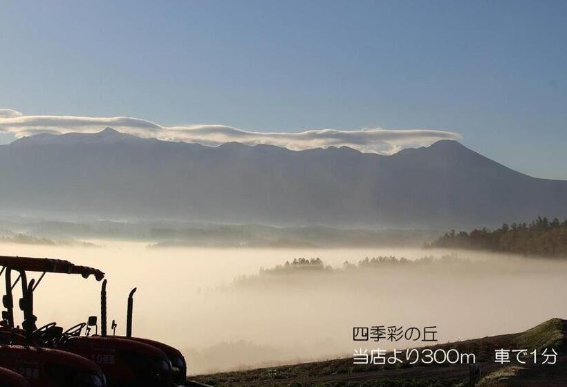 Bed and Breakfast カフェロッジ Touch Wood