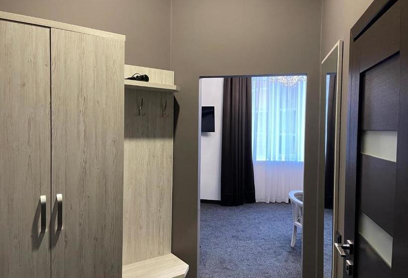 هتل готельно рестораний комплекс Silver