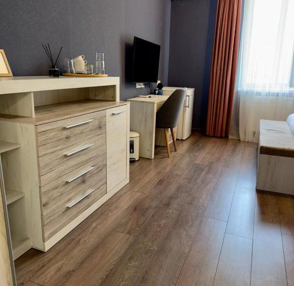 هتل львівський