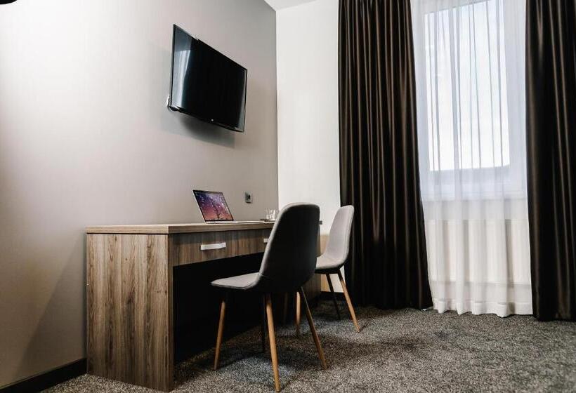 هتل готельно рестораний комплекс Silver