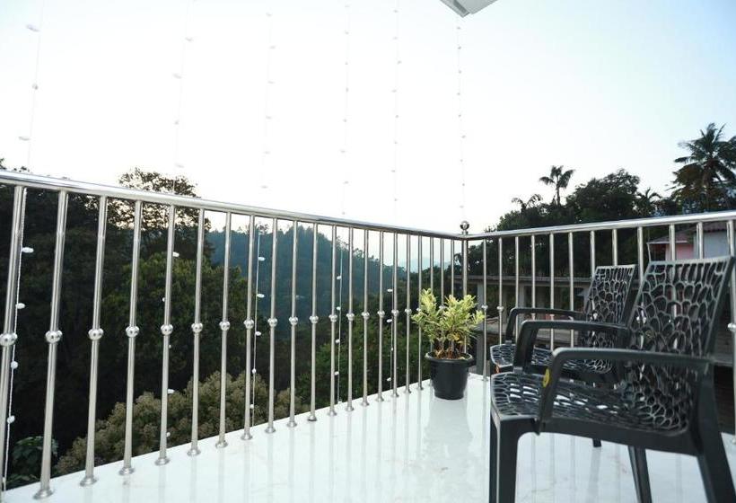 ホテル Candle Wood Munnar