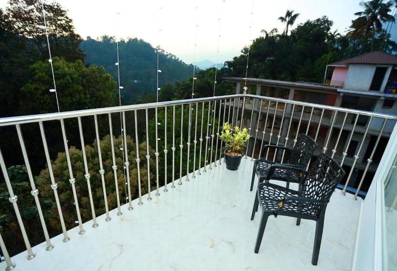 ホテル Candle Wood Munnar