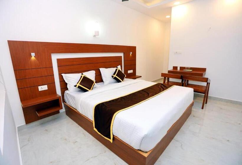 ホテル Candle Wood Munnar