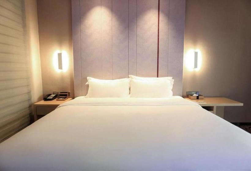 Lavande Hotel Alxa Zuoqi Tullict South Road