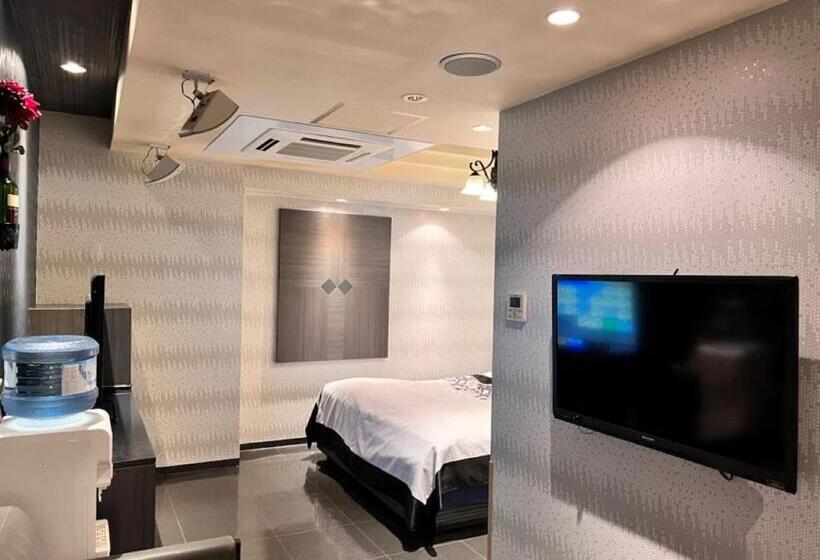 فندق Opus  Adult Only