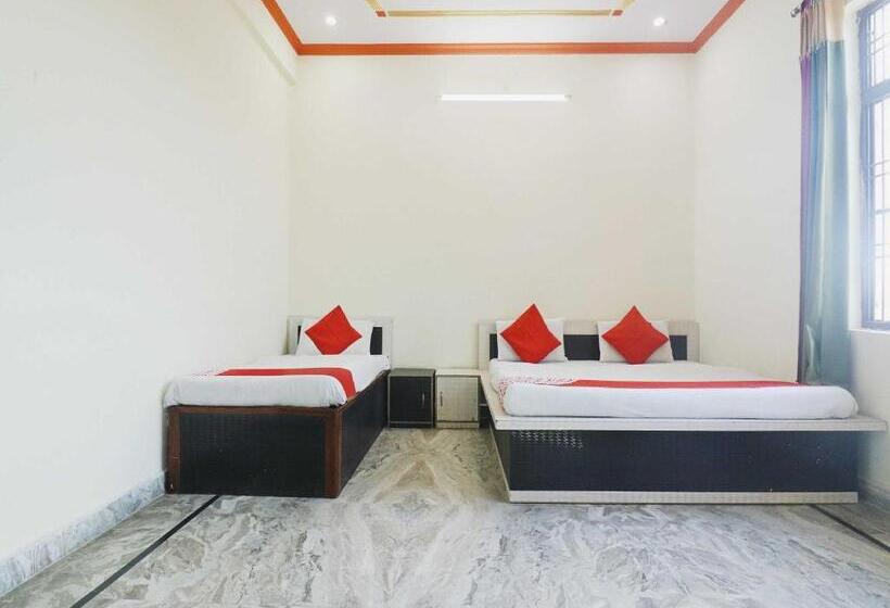 ホテル Oyo 72863 New Satkar