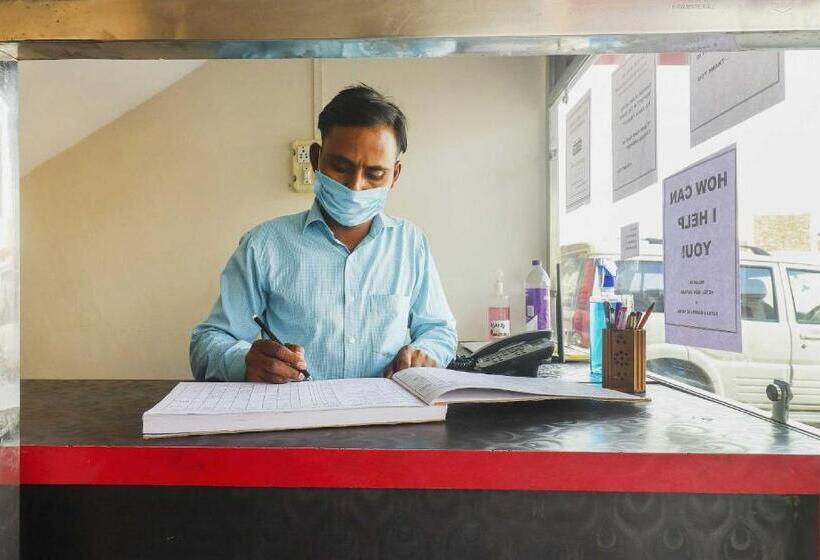 ホテル Oyo 72863 New Satkar