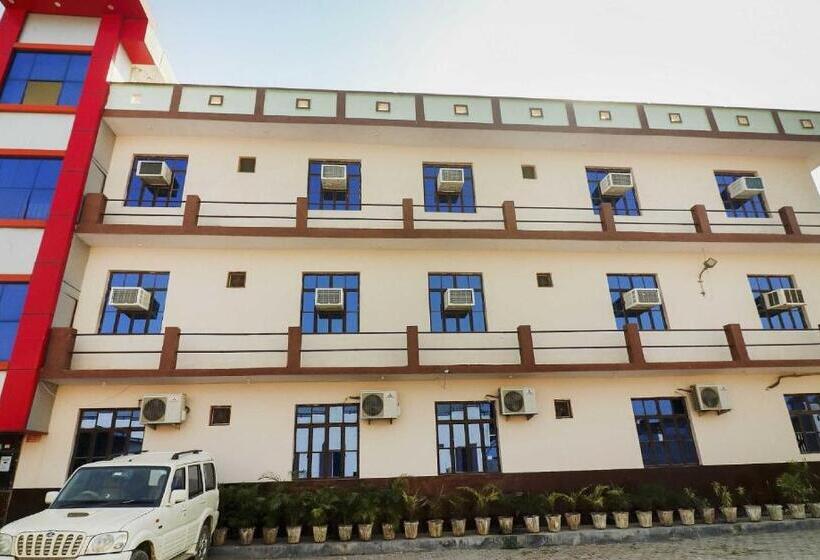 ホテル Oyo 72863 New Satkar