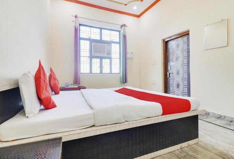 ホテル Oyo 72863 New Satkar