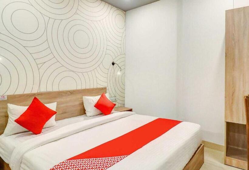 ホテル Oyo 72863 New Satkar