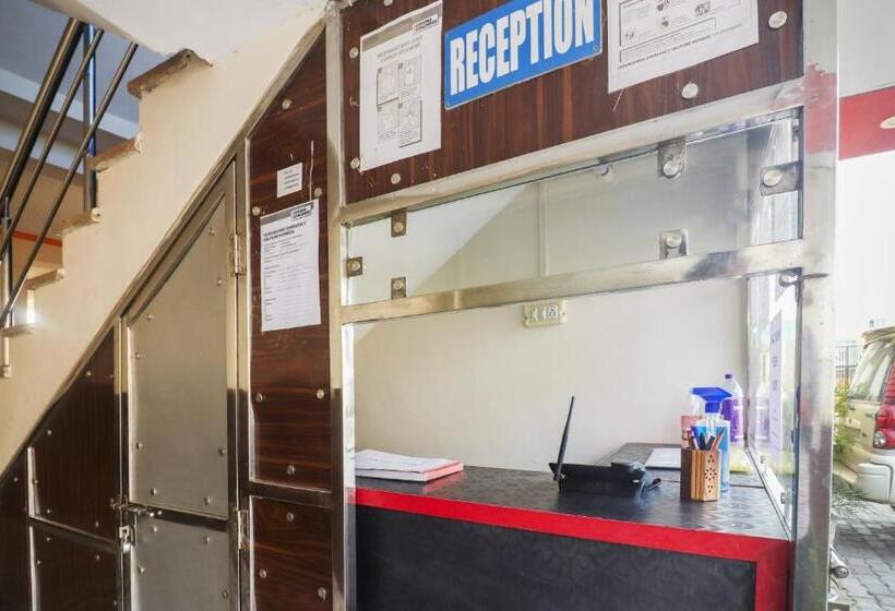 ホテル Oyo 72863 New Satkar