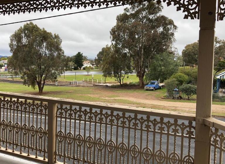 בית מלון כפרי Railway Bistro Kandos