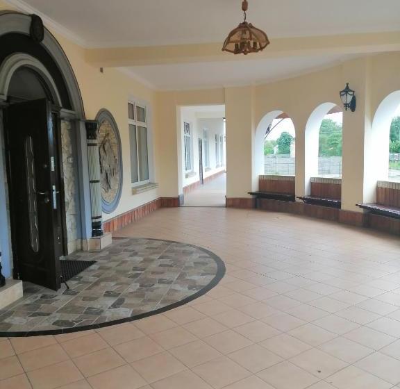 Отель West Fort