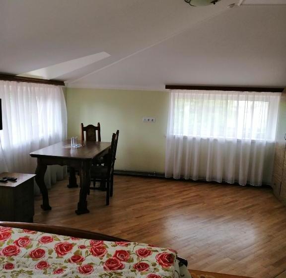 Отель West Fort