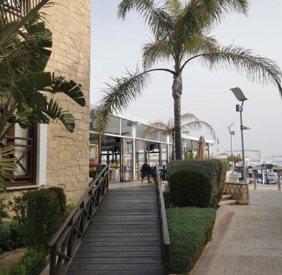 בית מלון כפרי Y & P Latchi