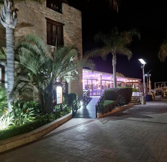 בית מלון כפרי Y & P Latchi