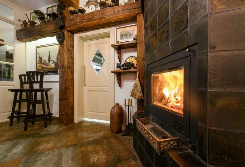 Maxmillian Pension & Restaurant