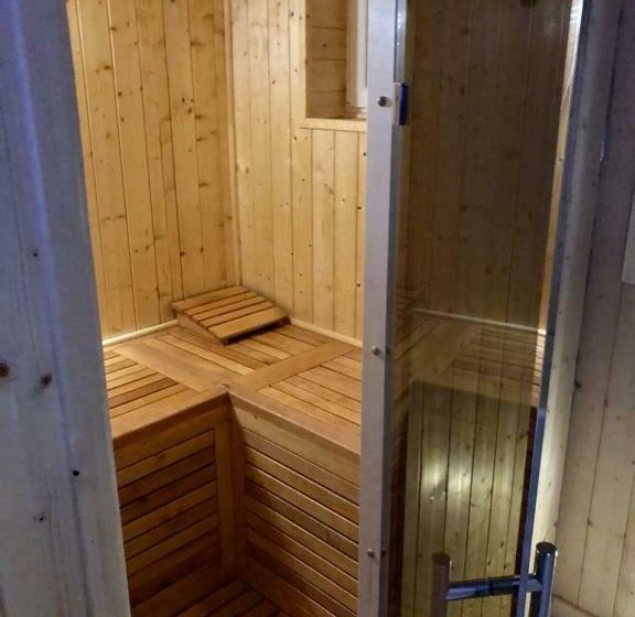 Maxmillian Pension & Restaurant