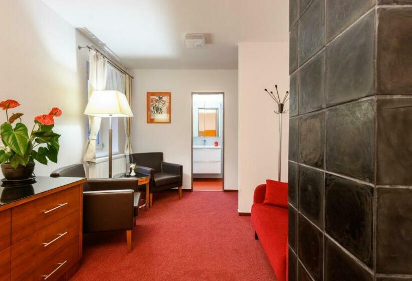 Maxmillian Pension & Restaurant