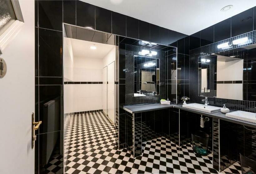 Maxmillian Pension & Restaurant