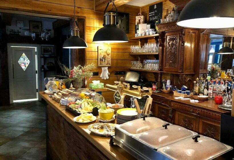 Maxmillian Pension & Restaurant