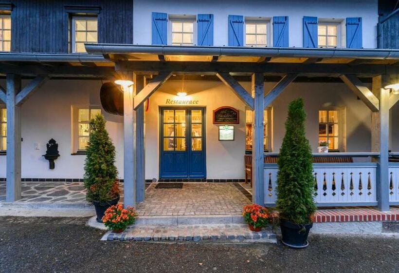 Maxmillian Pension & Restaurant