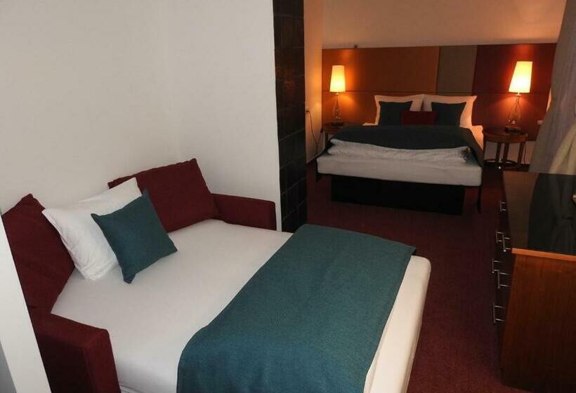 Maxmillian Pension & Restaurant