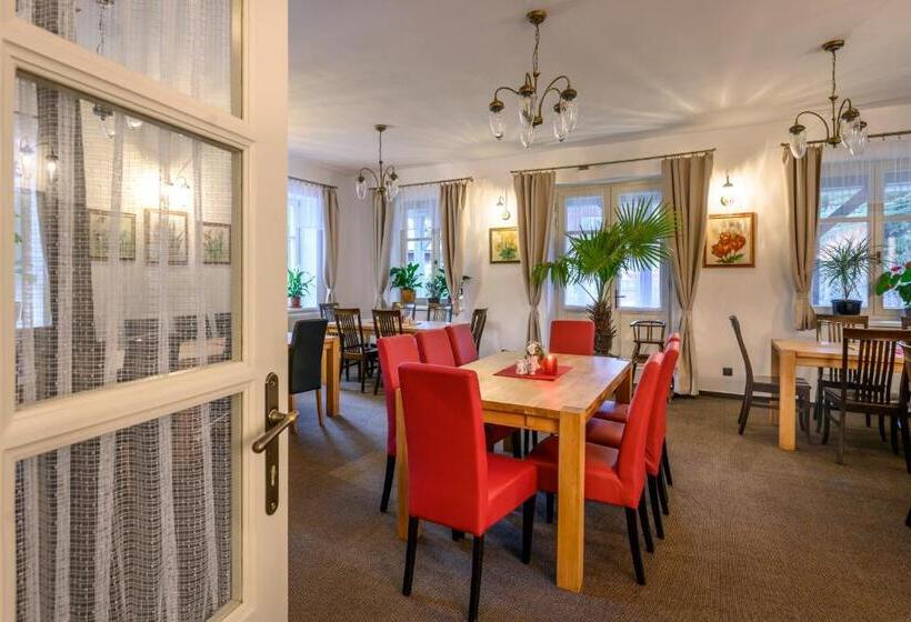 Maxmillian Pension & Restaurant