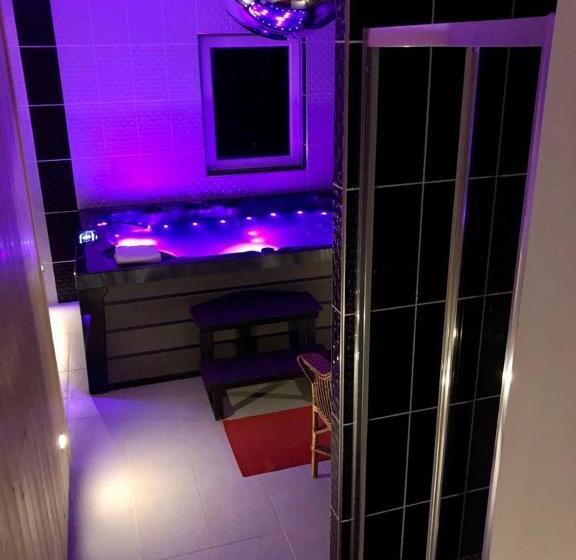 Maxmillian Pension & Restaurant