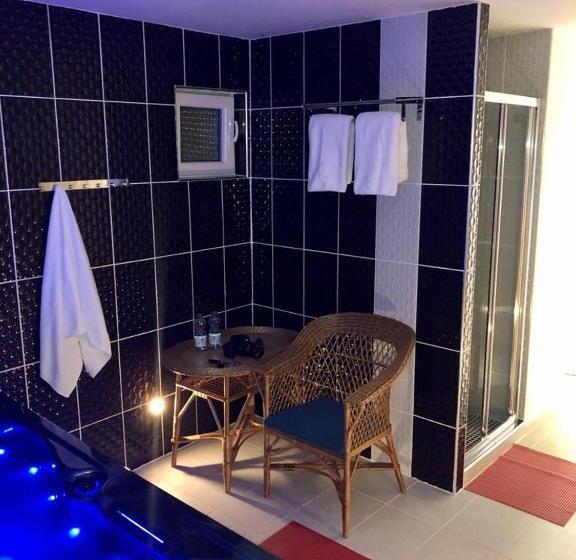 Maxmillian Pension & Restaurant