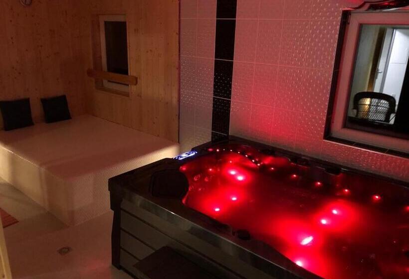 Maxmillian Pension & Restaurant