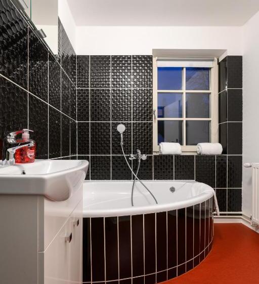 Maxmillian Pension & Restaurant