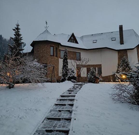 پانسیون садиба градний узвіз