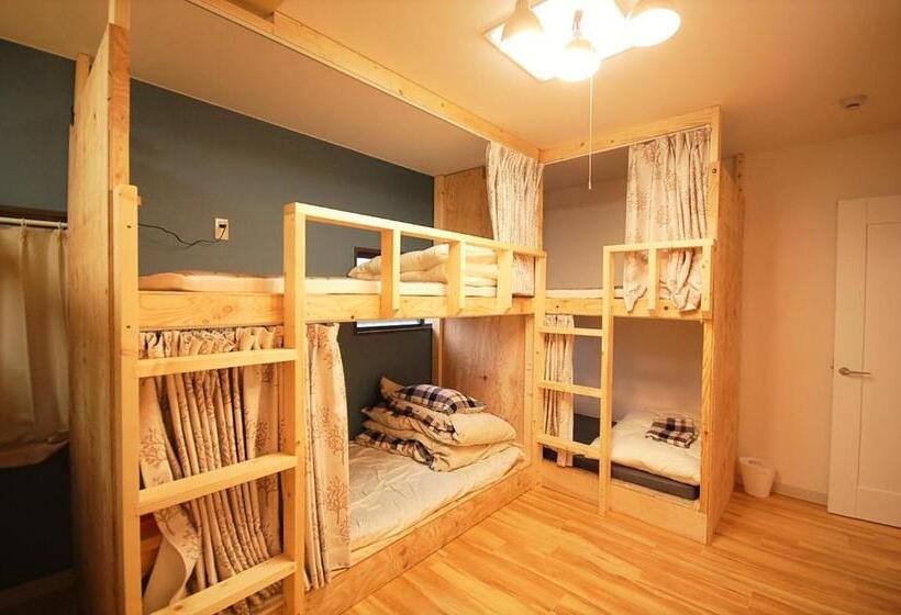 بنسيون 西条ゲストハウス八反