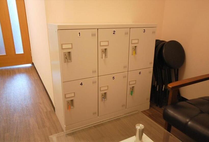 بنسيون 西条ゲストハウス八反