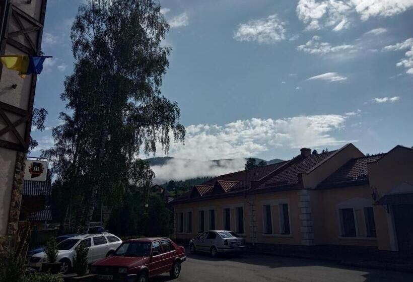 پانسیون під каштаном