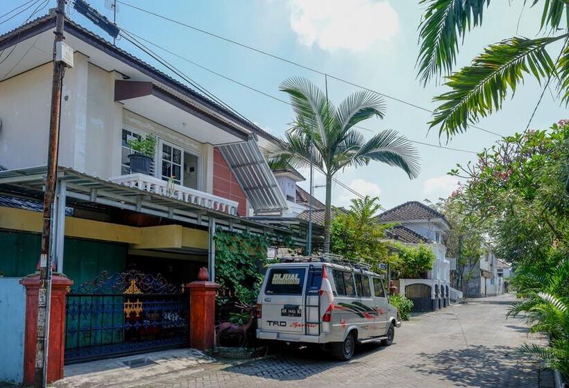 Пансион Koolkost Female Syariah Near Uii Taman Siswa