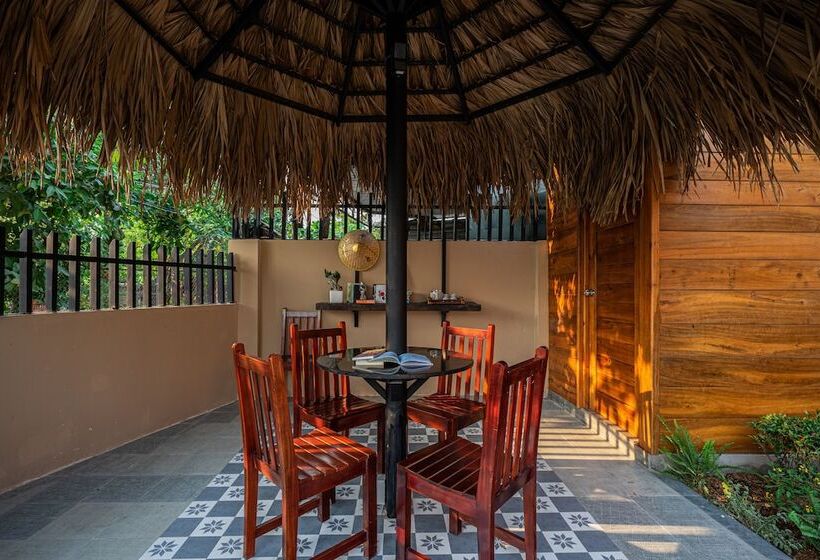 پانسیون The Yard Phu Quoc