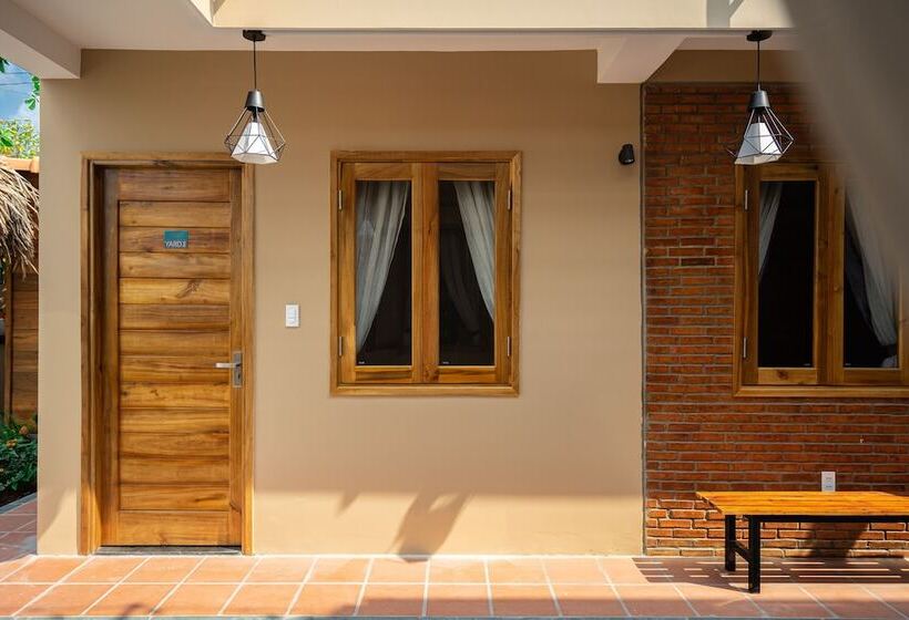 پانسیون The Yard Phu Quoc