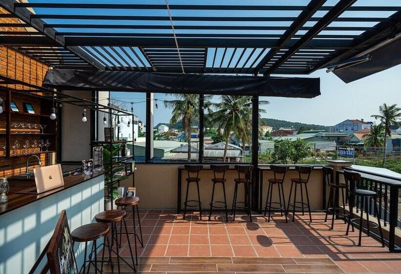پانسیون The Yard Phu Quoc