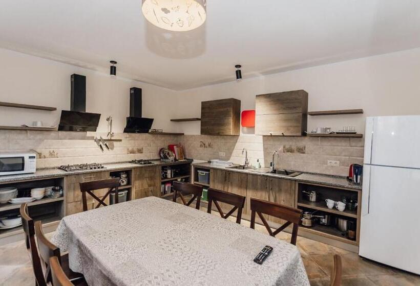 بنسيون Villa Grey House