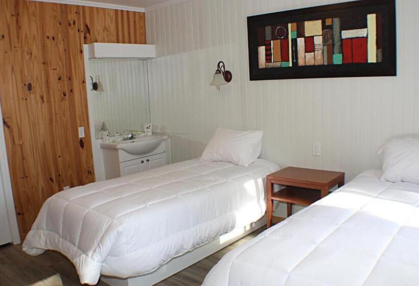 ユースホステル Auberge Du Sportif St Tite Des Caps